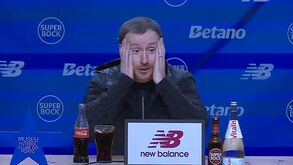 Ian Cathro e o momento de tensão no FC Porto-Estoril: «Não gosto quando me tocam na cara, não sou latino»