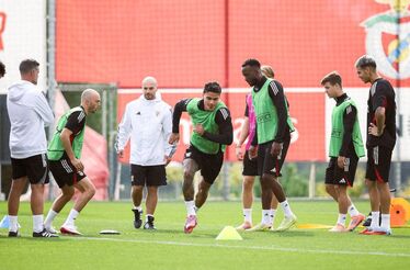 Jogadores do Benfica preparam o embate com o Bayer Leverkusen