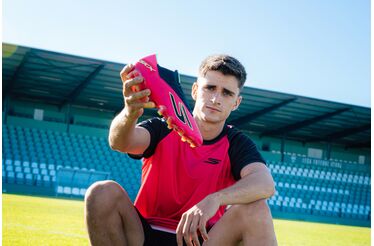 Pau Víctor junta-se à Skechers e usa chuteiras SKX_2 Elite