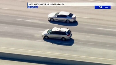 Condutora em fuga escapa à polícia atravessando a fronteira para o México após longa perseguição