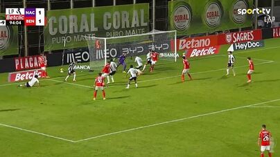 O golo de Pavlidis nos descontos que deu a vitória ao Benfica: Schjelderup foi decisivo na jogada