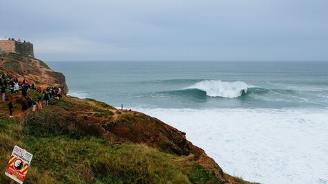 Ondas gigantes esperadas na Nazaré