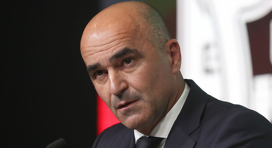 Roberto Martínez discursa num evento formal