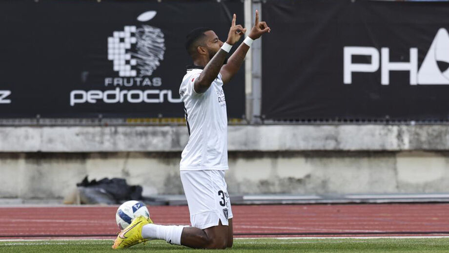 Clóvis fez um póquer na quinta-feira