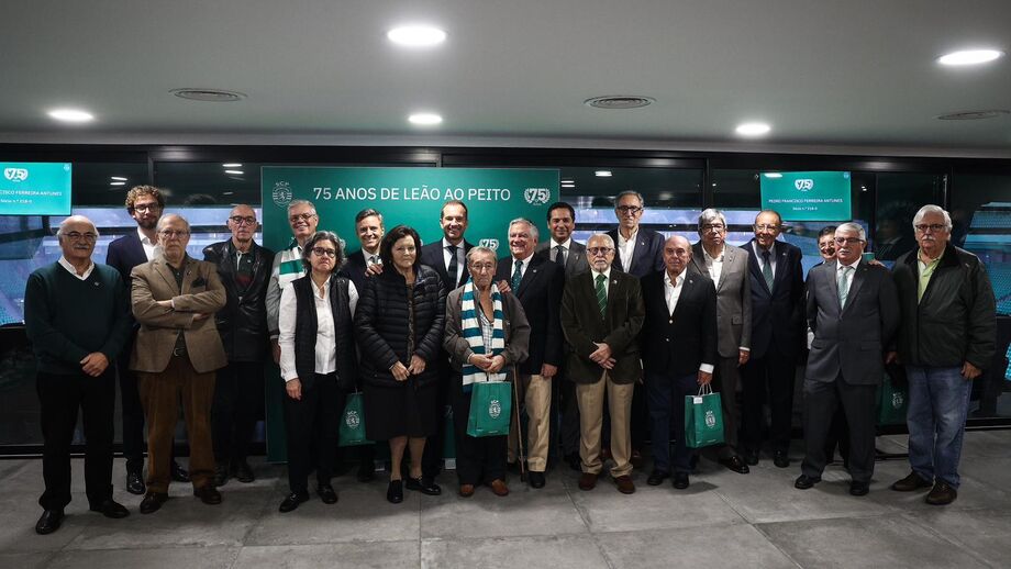 Sócios viram o jogo naTribuna