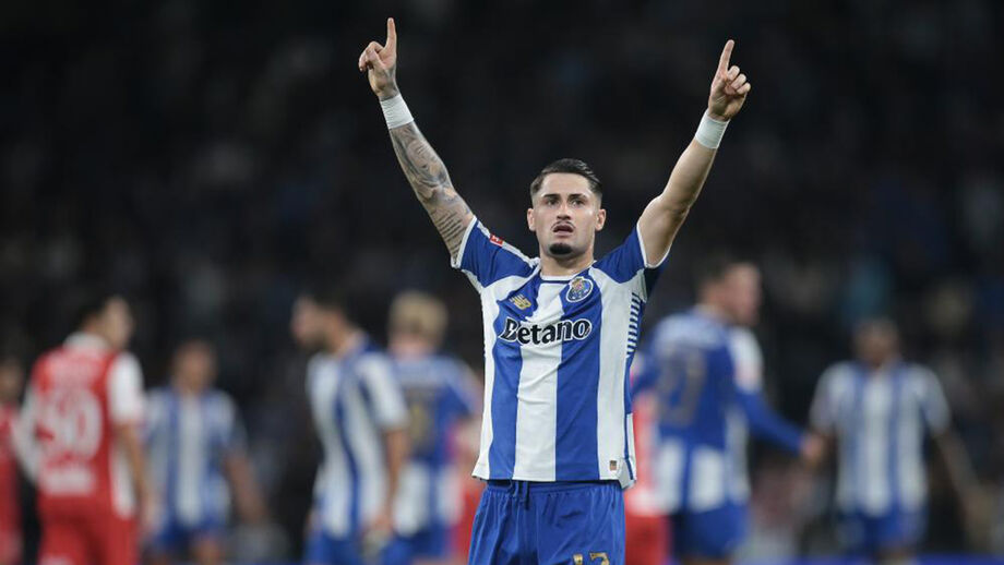 Borja Sainz comemora golo pelo FC Porto