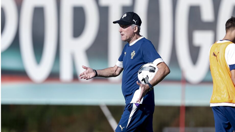 José Lima orienta os sub-17