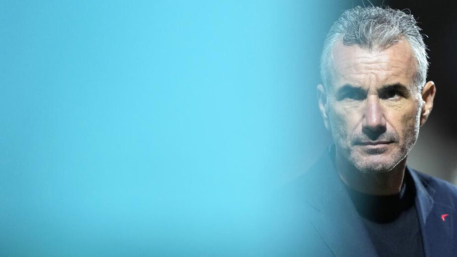 Rosto fechado de Ivo Vieira no regresso ao trabalho do Tondela