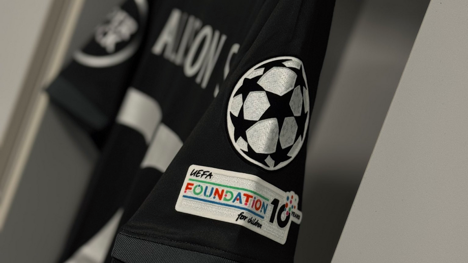 O logo da Champions League na camisola do Sporting