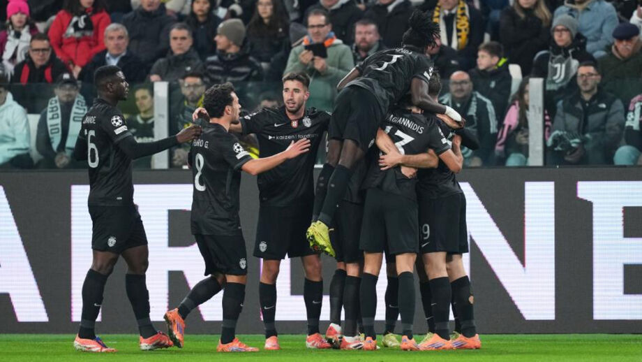 Jogadores do Sporting celebram golo de Maxi Araújo