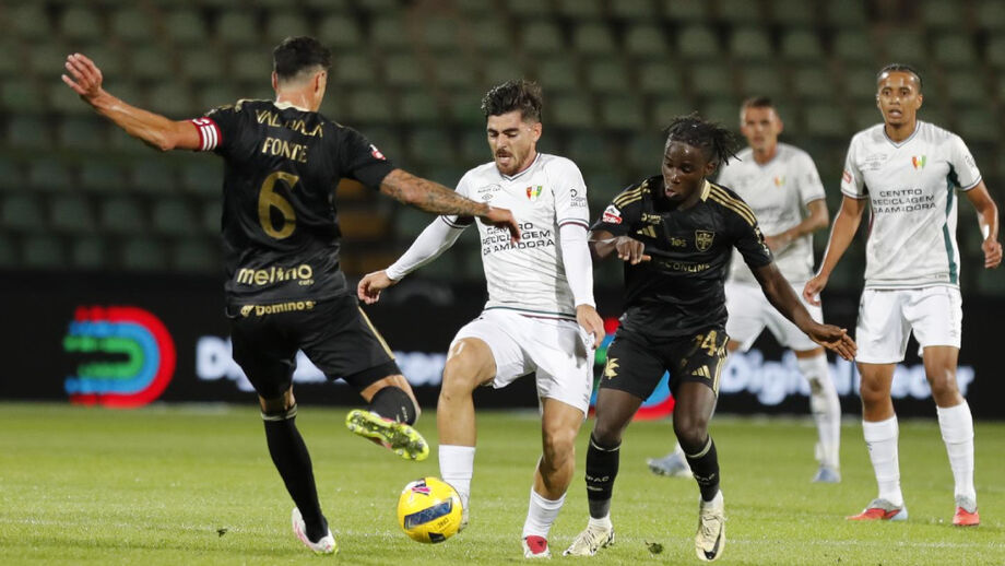 Casa Pia perdeu por 5-3 na receção ao E. Amadora 