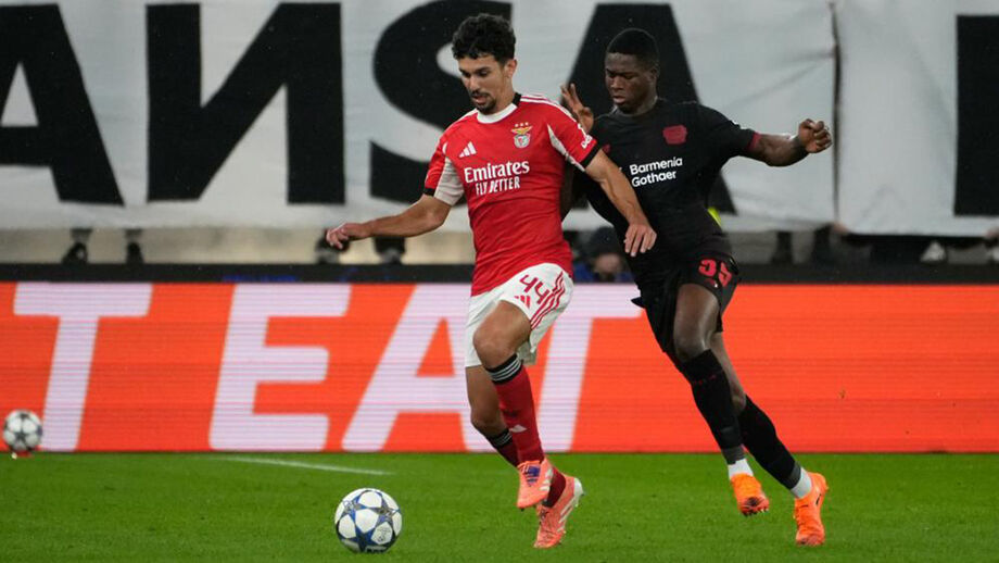 Tomás Araújo lamenta golo sofrido frente ao Bayer Leverkusen