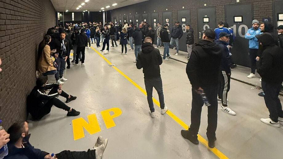 Adeptos do FC Porto detidos em Utrecht após incidente com autocarro
