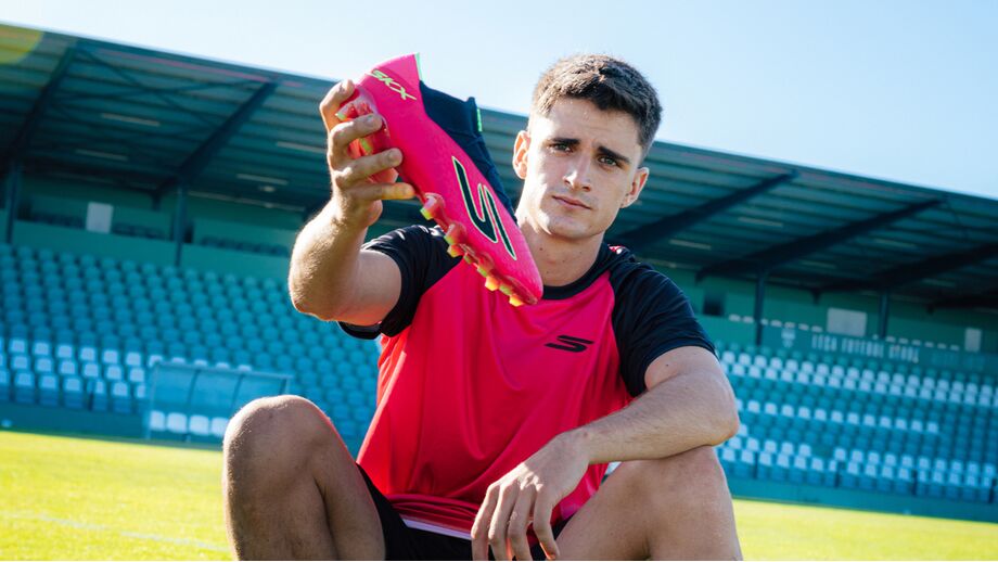 Pau Víctor junta-se à Skechers e usa chuteiras SKX_2 Elite