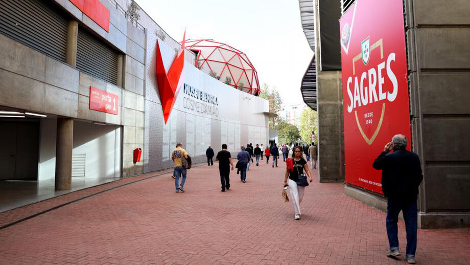 Sócios do Benfica deslocam-se às urnas