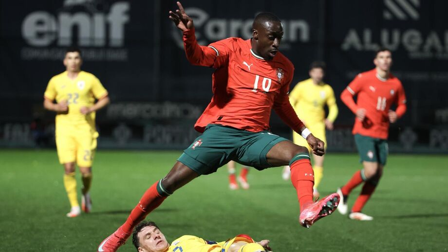 Carlos Forbs frente à Roménia pela Seleção Sub-21