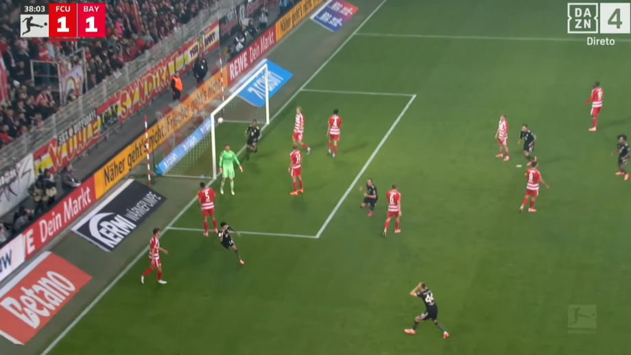 O incrível golo de Luis Díaz no Union Berlim-Bayern: Stanisic até levou as mãos à cabeça