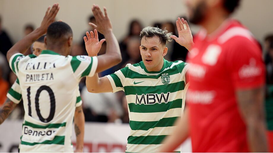 Rocha brilhou com um póquer