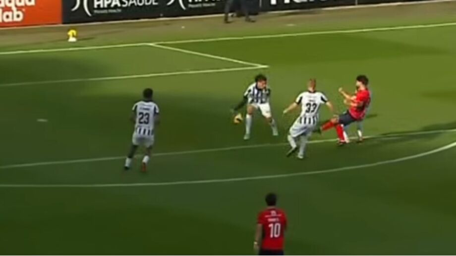 Oliveirense reclama penálti não assinalado frente ao Portimonense