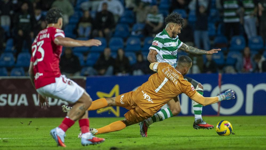 Gabriel Batista durante o Santa Clara-Sporting