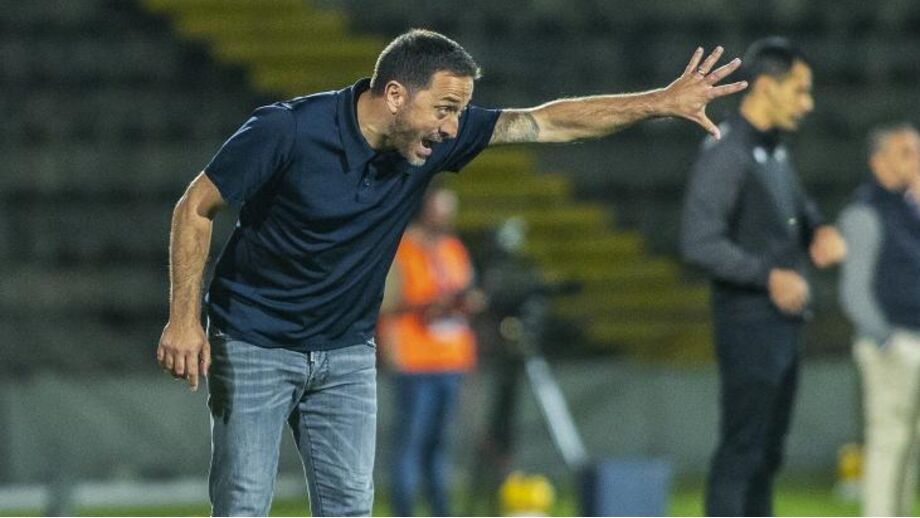 Vasco Matos, treinador do Santa Clara, no jogo frente ao Sporting