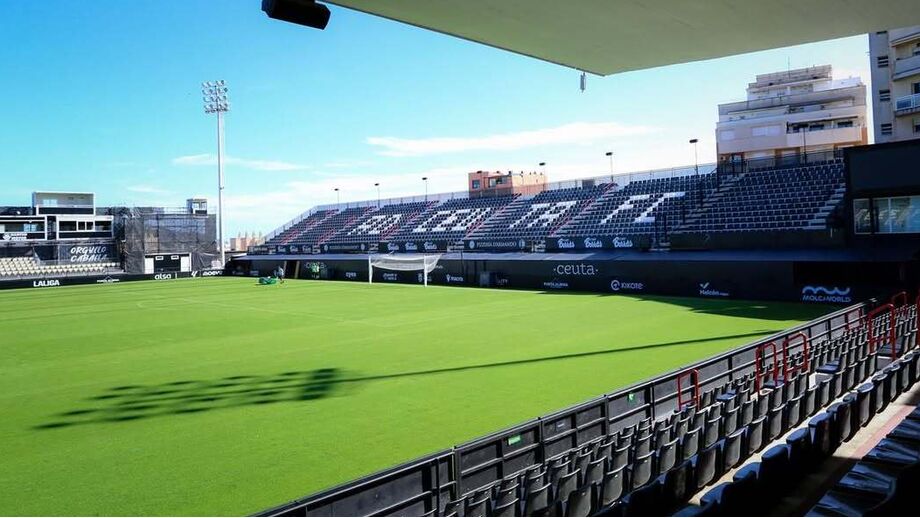 Adepto morre no estádio durante jogo Ceuta-Almería, em Espanha