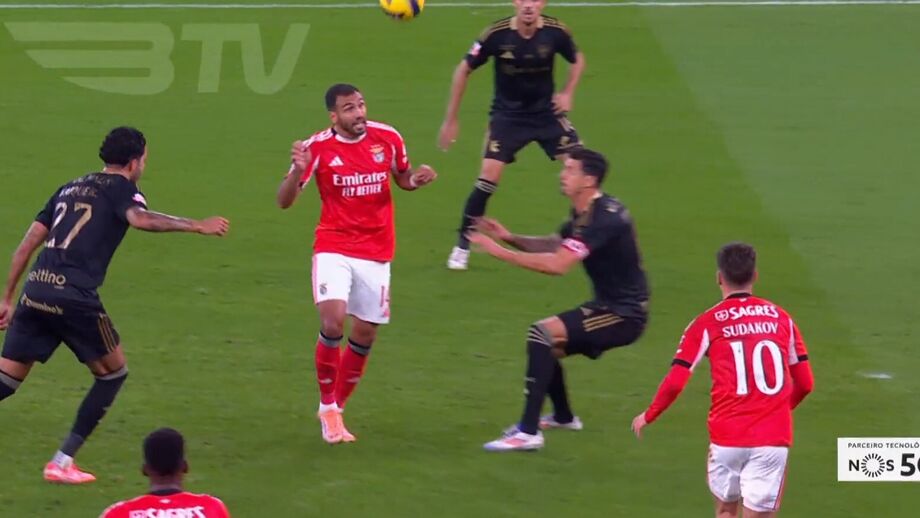 Parecia voleibol: o golo de Sudakov no Benfica-Casa Pia após brilhante assistência de Pavlidis