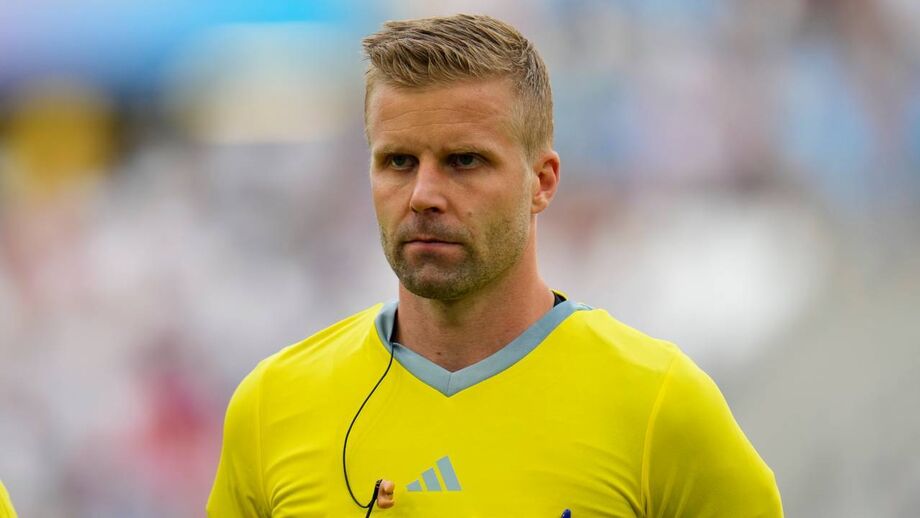 Árbitro sueco Glenn Nyberg dirige o Irlanda-Portugal