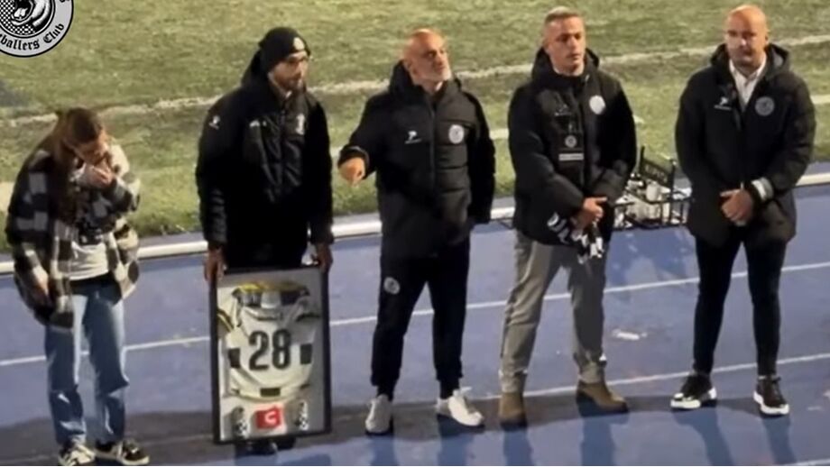 Momento de homenagem no intervalo do jogo do Panteras Negras FC