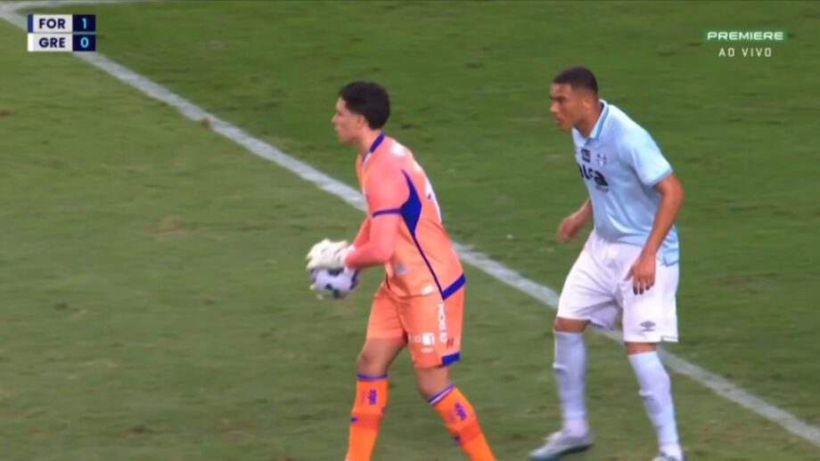 Antigo avançado do Benfica em destaque com a camisola do Grémio