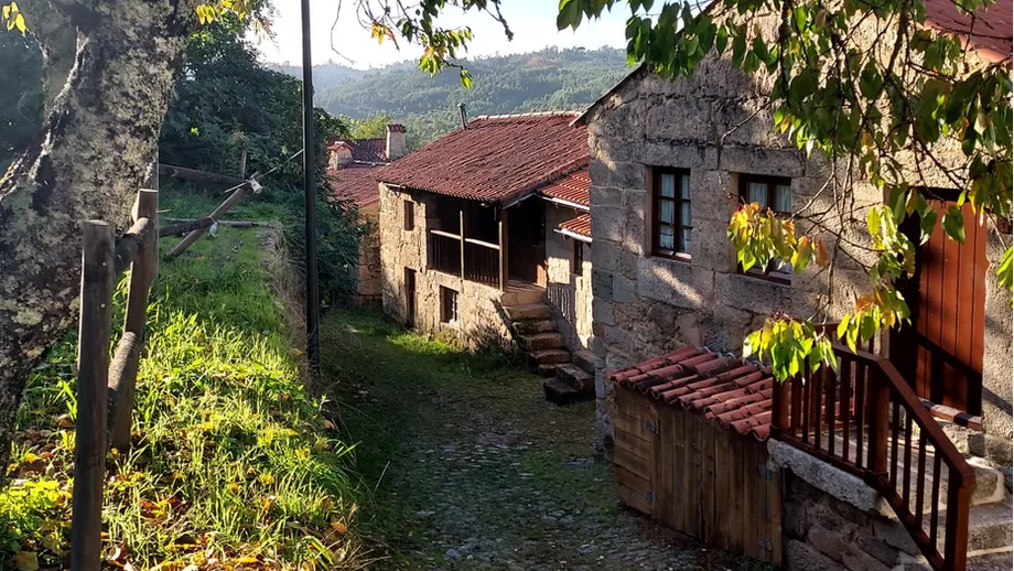 Aldeia fica a cerca de 14 kms de Viseu