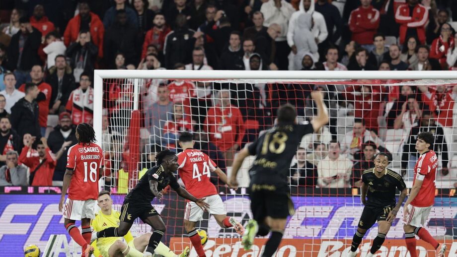 Renato Nhaga celebra o golo ao Benfica na Luz