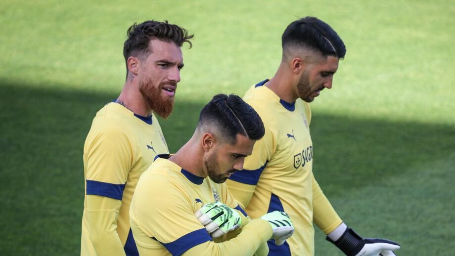 José Sá no treino da Seleção, ao lado de Rui Silva e Diogo Costa