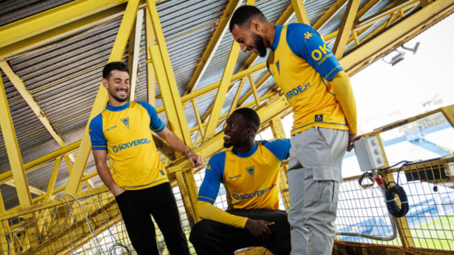 Pizzi, Boma e Begraoui exibem nova camisola do Estoril 