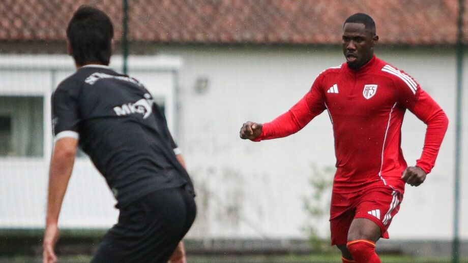 Central em ação frente ao Mirandela