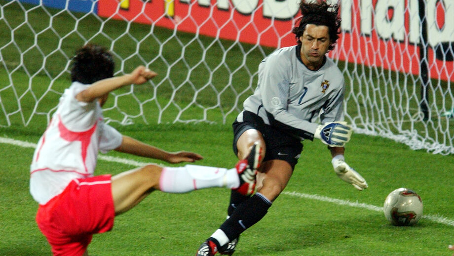 Vítor Baía na baliza de Portigal no jogpo frente à Coreia do Sul no Mundial'02