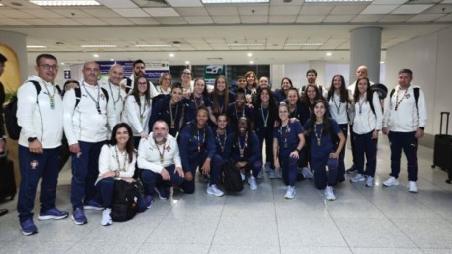 Seleção Nacional à chegada a Manila, nas Filipinas