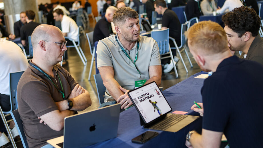 Fotografia apanha o jogador em análise: Kuryu Matsuki, médio do Southampton