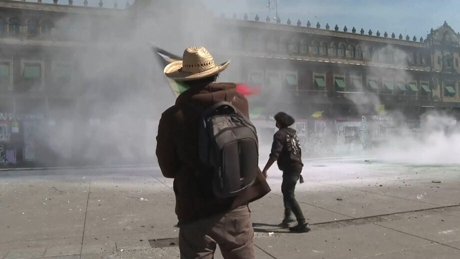 Manifestação foi convocada pela 'geração Z' e mobilizou milhares de jovens