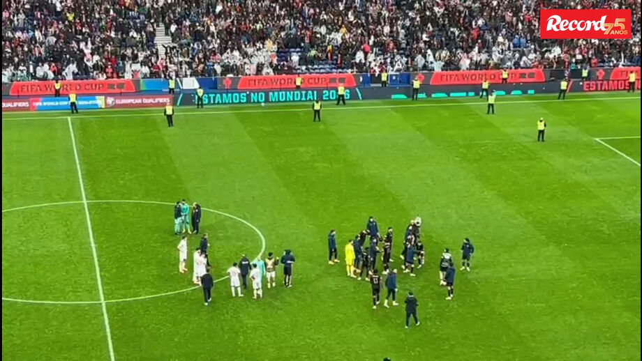 Ouviu-se o Hino nas bancadas do Dragão após a goleada à Arménia