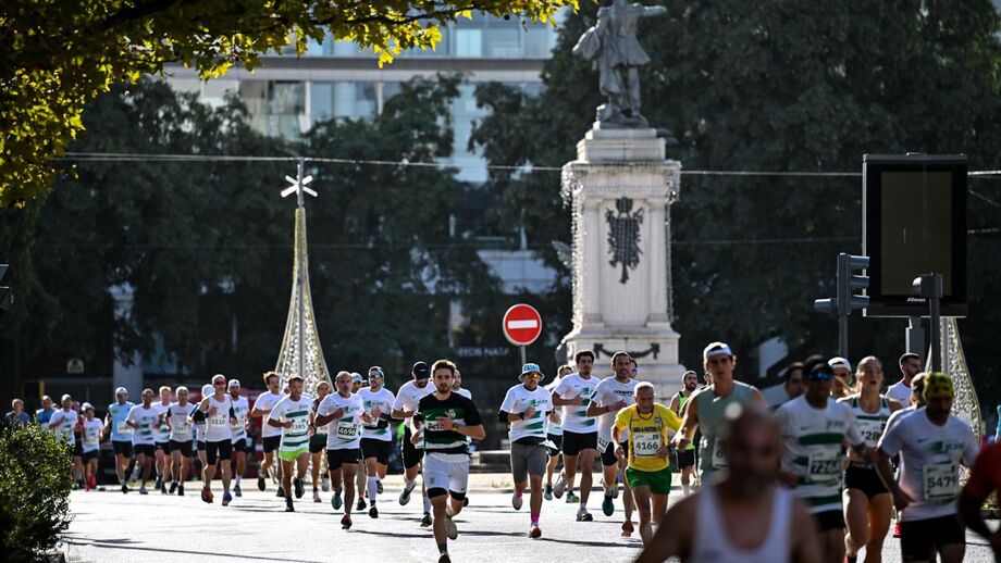 Corrida Sporting em Lisboa atrai 12 mil pessoas, incluindo figuras do clube, com percurso pela Alameda da Universidade