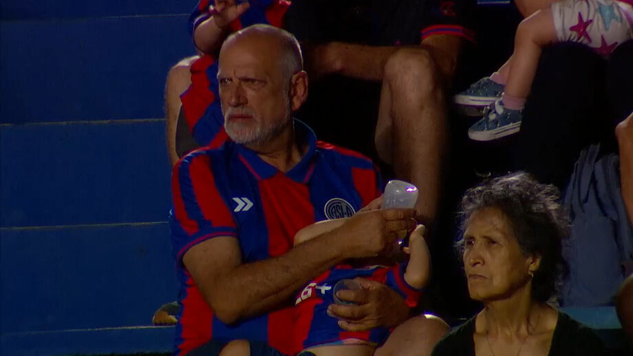 Cena caricata nas bancadas