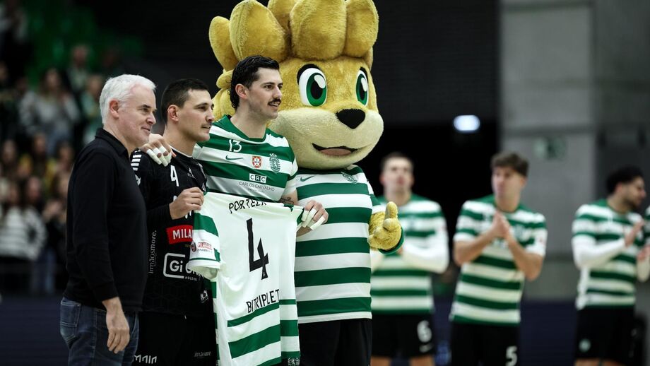 Homenagem a Pedro Portela, ex-jogador do Sporting, antes do jogo com Águas Santas