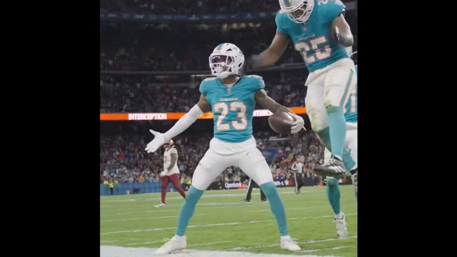 Jack Jones foi herói dos Miami Dolphins no triunfo (16-13) sobre os Washington Commanders