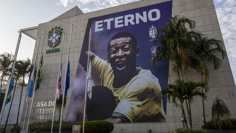 Pai de Neymar compra marca de Pelé