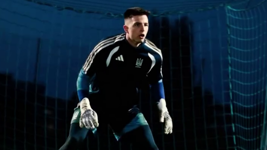 Guarda-redes ucraniano esteve em grande destaque na vitória sobre a Islândia, que garantiu o playoff de acesso ao Mundial'2026