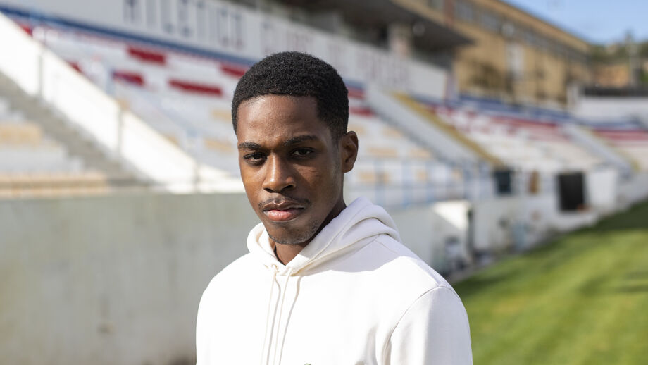 Médio de apenas 17 anos do Atlético em entrevista a Record antes do jogo com o Benfica