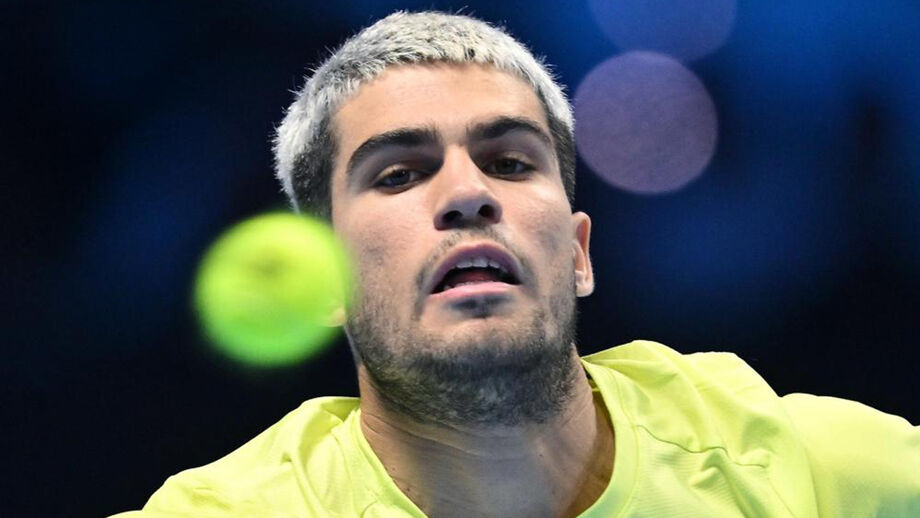 Carlos Alcaraz falha a Taça Davis devido a lesão na coxa direita em Bolonha