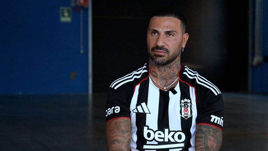 Ex-internacional português já pendurou as chuteiras, mas continua a entregar magia nos relvados um pouco por todo o Mundo