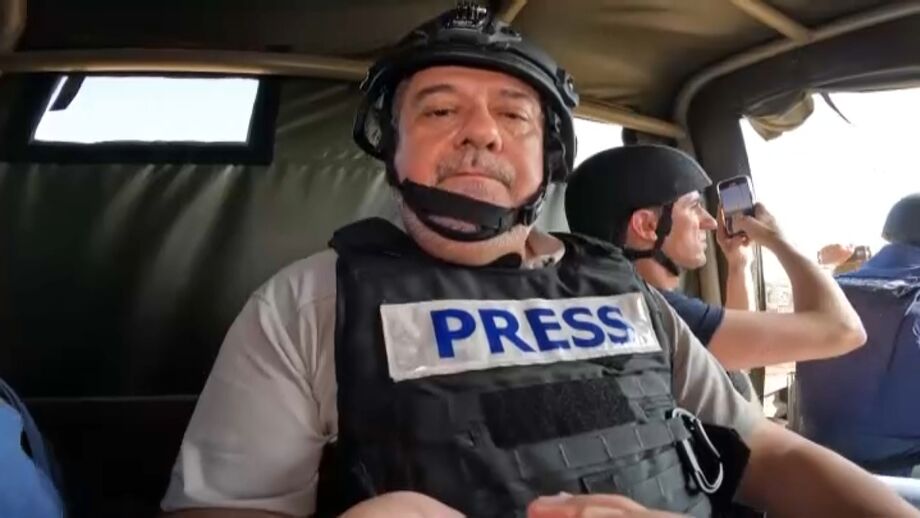  Integrou uma comitiva de jornalistas de um conjunto selecionado de órgãos de informação ocidentais